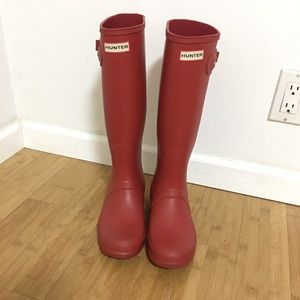 Hunter Rain Boots Tall in Red / Sz. 7